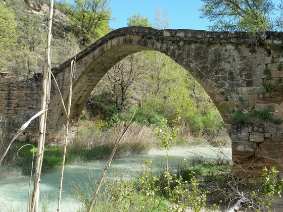 alte Römerbrücke bei Alquezar / spanische Pyrenäen